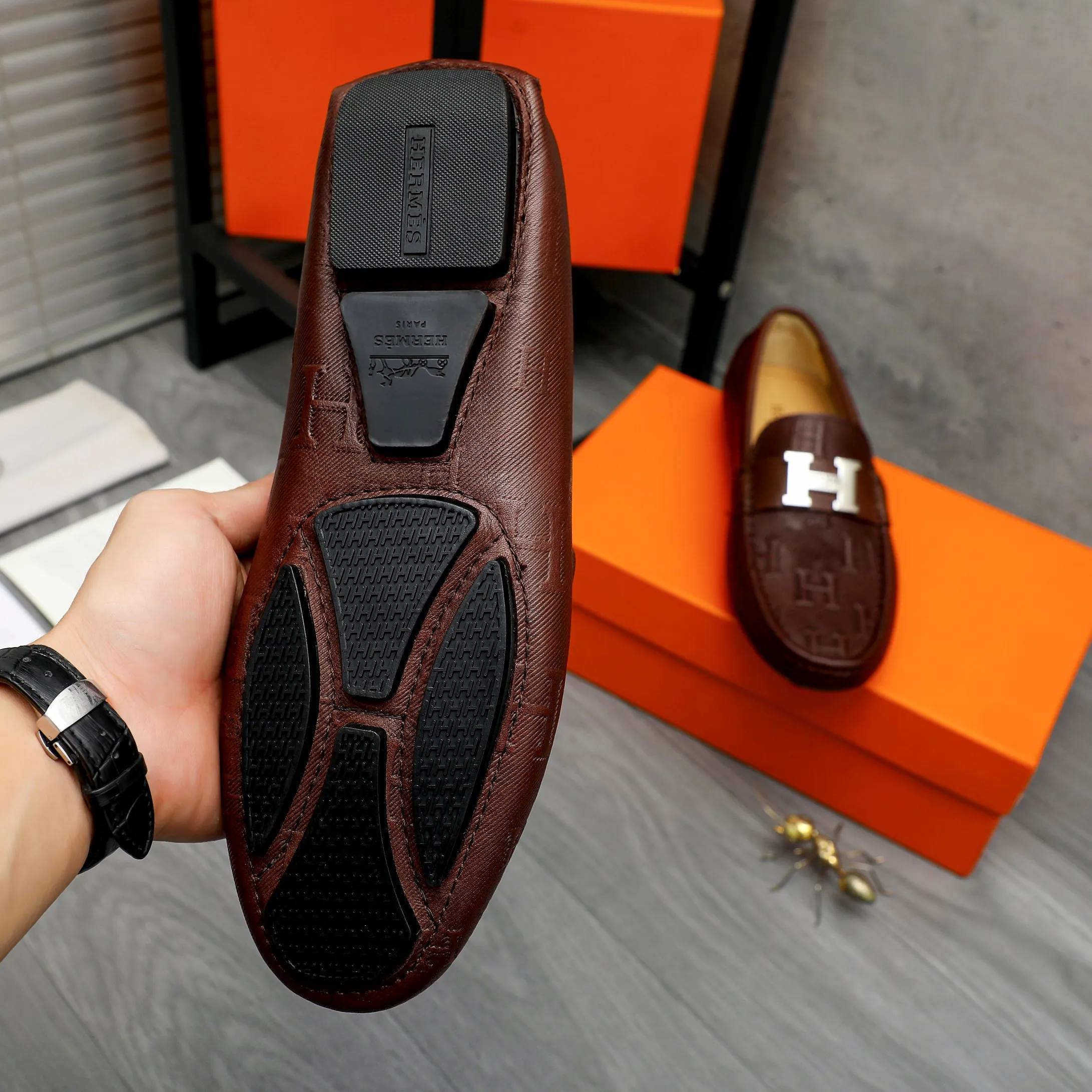 Men's shoes 💰p420 Product trademark: HERMES "Hermes" casual slip-on men's shoes Regular size: 38-44 Product materials: Selected embossed cowhide upper, sheepskin lining, original rubber outsole